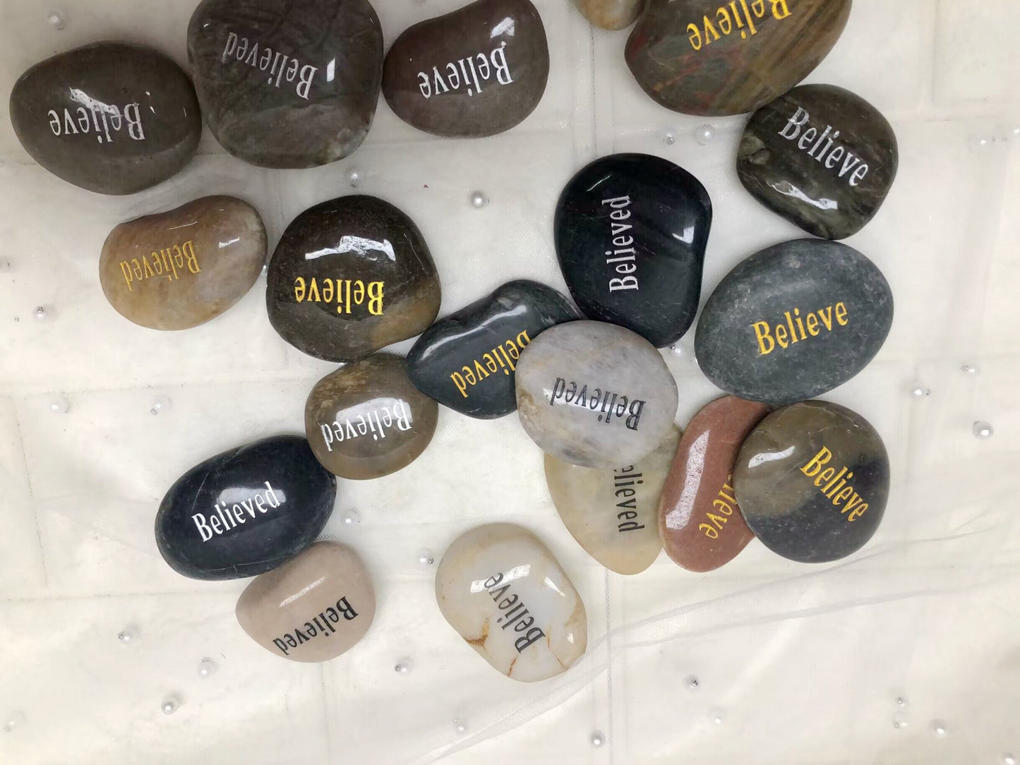 Double Side Etched Inspirational Stones with Words believe believen